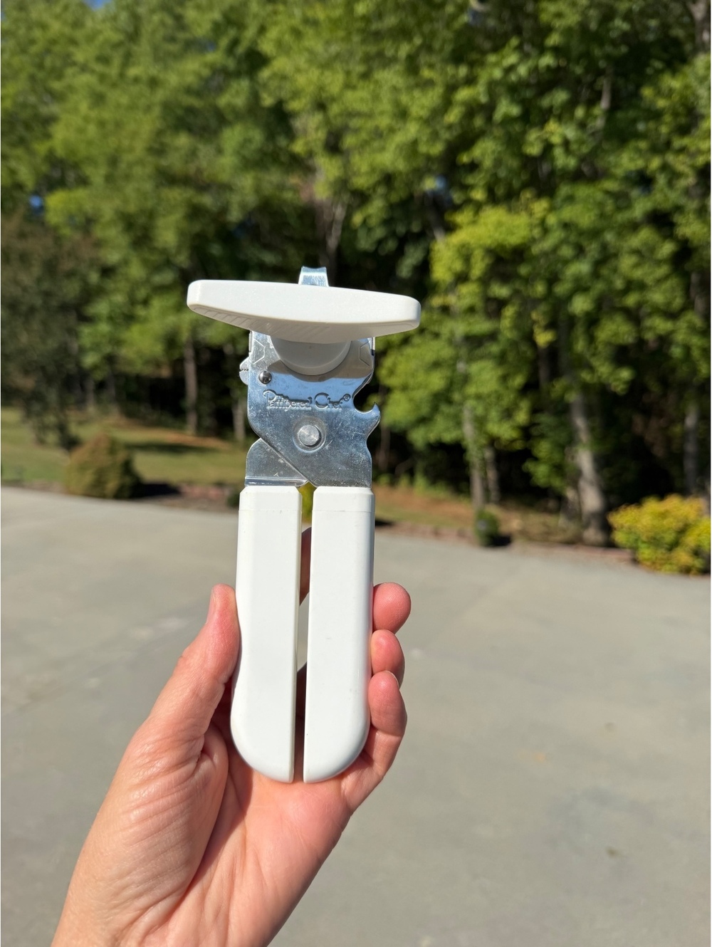 Retired Pampered Chef White Can Opener with Comfortable Handle
